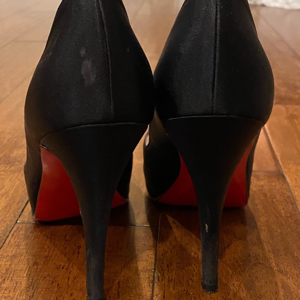 Christian Louboutin Satin Peep Toe Platform Size 38 Pumps